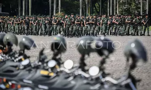Analis sebut TNI ikut jaga stabilitas ekonomi dari dampak perang