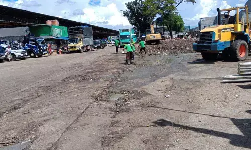 Pasar Jaya kerahkan 212 Tronton dan 16 Typar, bersih-bersih Kramat Jati