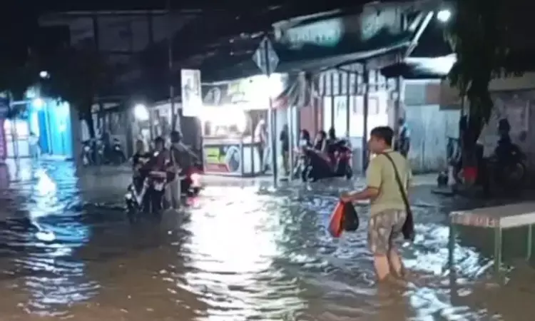 Banjir di Cepu rendam ratusan rumah   .