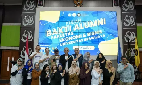 Alumni FEB jadi dosen pada kegiatan Kuliah Bakti Alumni Alumni FEB jadi dosen pada kegiatan Kuliah Bakti Alumni