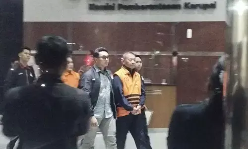 Pakai rompi tahanan KPK, Bupati Tulungagung ucapkan mohon maaf