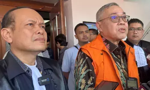 Eks Direktur Pertamina jalani sidang tuntutan korupsi LNG Eks Direktur Pertamina jalani sidang tuntutan korupsi LNG