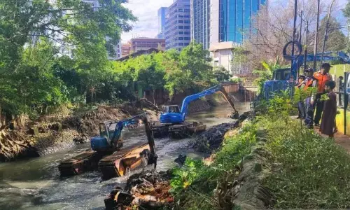 Pemkot Jaksel targetkan keruk 6.842 meter kubik lumpur Kali Krukut Pemkot Jaksel targetkan keruk 6.842 meter kubik lumpur Kali Krukut