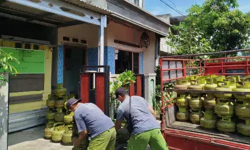 Pertamina Patra Niaga salurkan 11 ribu tabung LPG 3 kg tambahan di Kota Malang