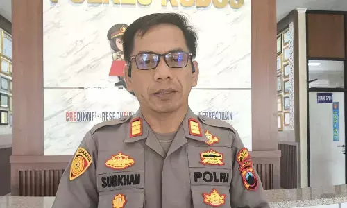 Polres Kudus bongkar dugaan pemerasan PKL oleh oknum ormas capai puluhan juta Polres Kudus bongkar dugaan pemerasan PKL oleh oknum ormas capai puluhan juta