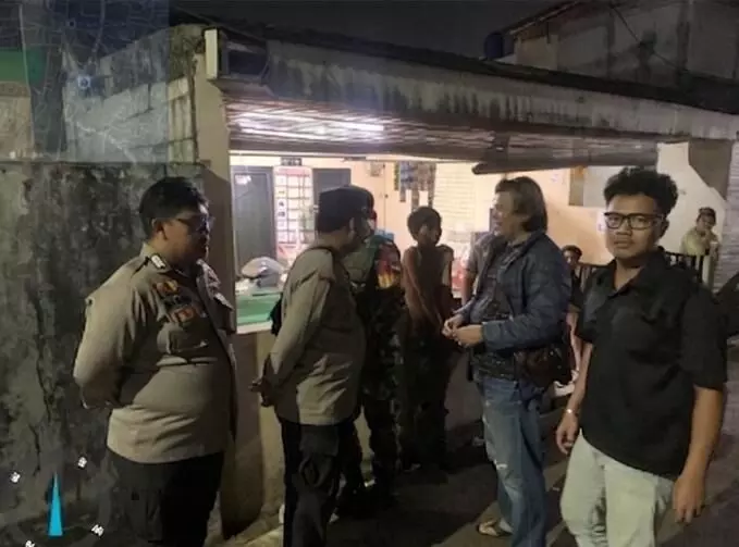 Diduga lakukan tindak asusila, pedagang tahu bulat diamankan petugas Diduga lakukan tindak asusila, pedagang tahu bulat diamankan petugas