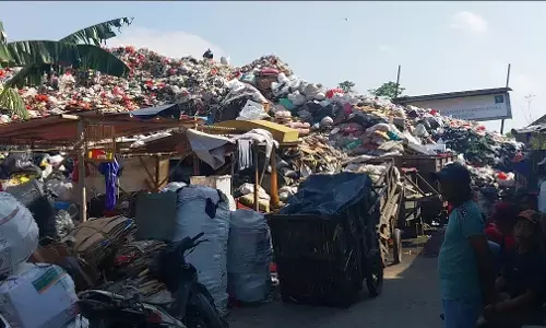 Pemkab Bekasi tutup TPS ilegal Sriamur, sampah dialihkan ke TPA Burangkeng