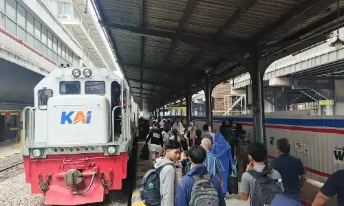 Wujudkan mobilitas berkelanjutan, kereta api di Sumut jadi solusi transportasi hemat energi dan rendah emisi . Wujudkan mobilitas berkelanjutan, kereta api di Sumut jadi solusi transportasi hemat energi dan rendah emisi .