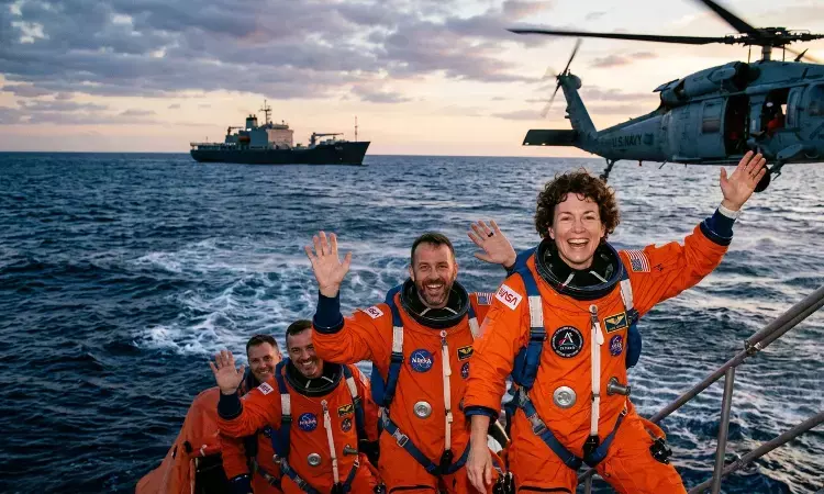 Empat astronaut NASA kembali ke bumi, misi bersejarah ke bulan